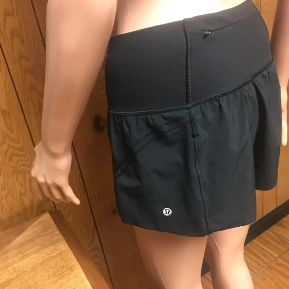 Lululemon Short Black-Size 6 -Good Condition - Picture 5 of 14
